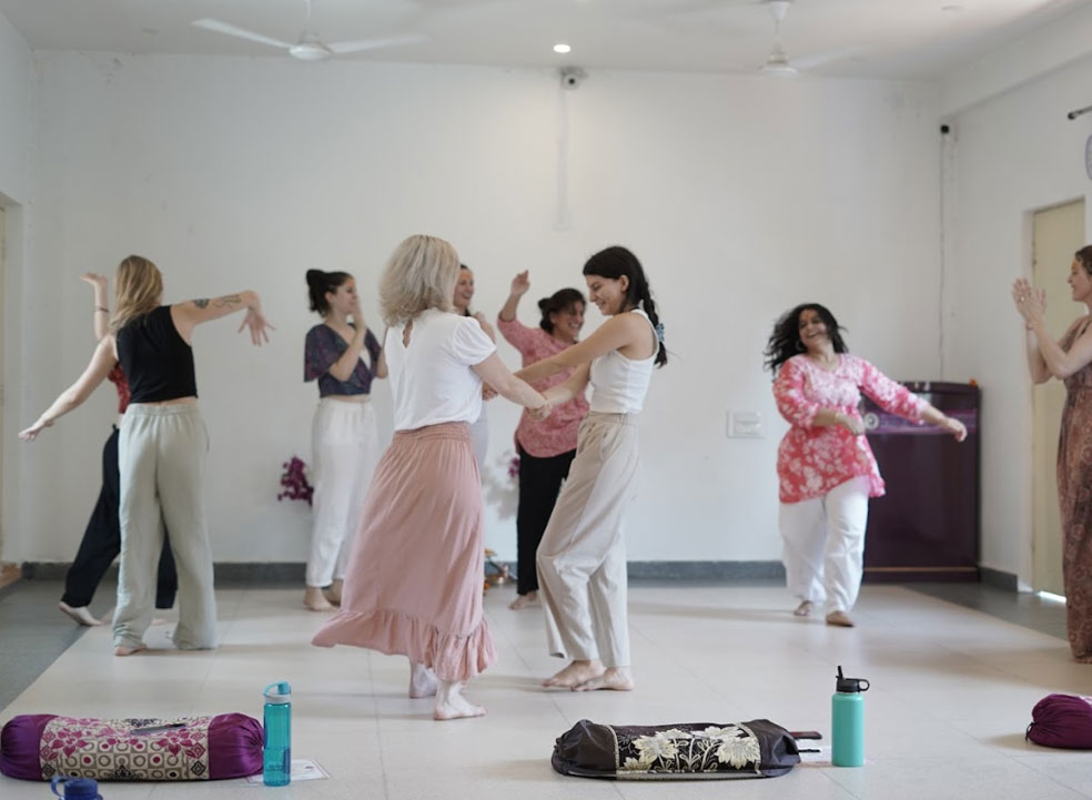 best yoga school in rishikesh